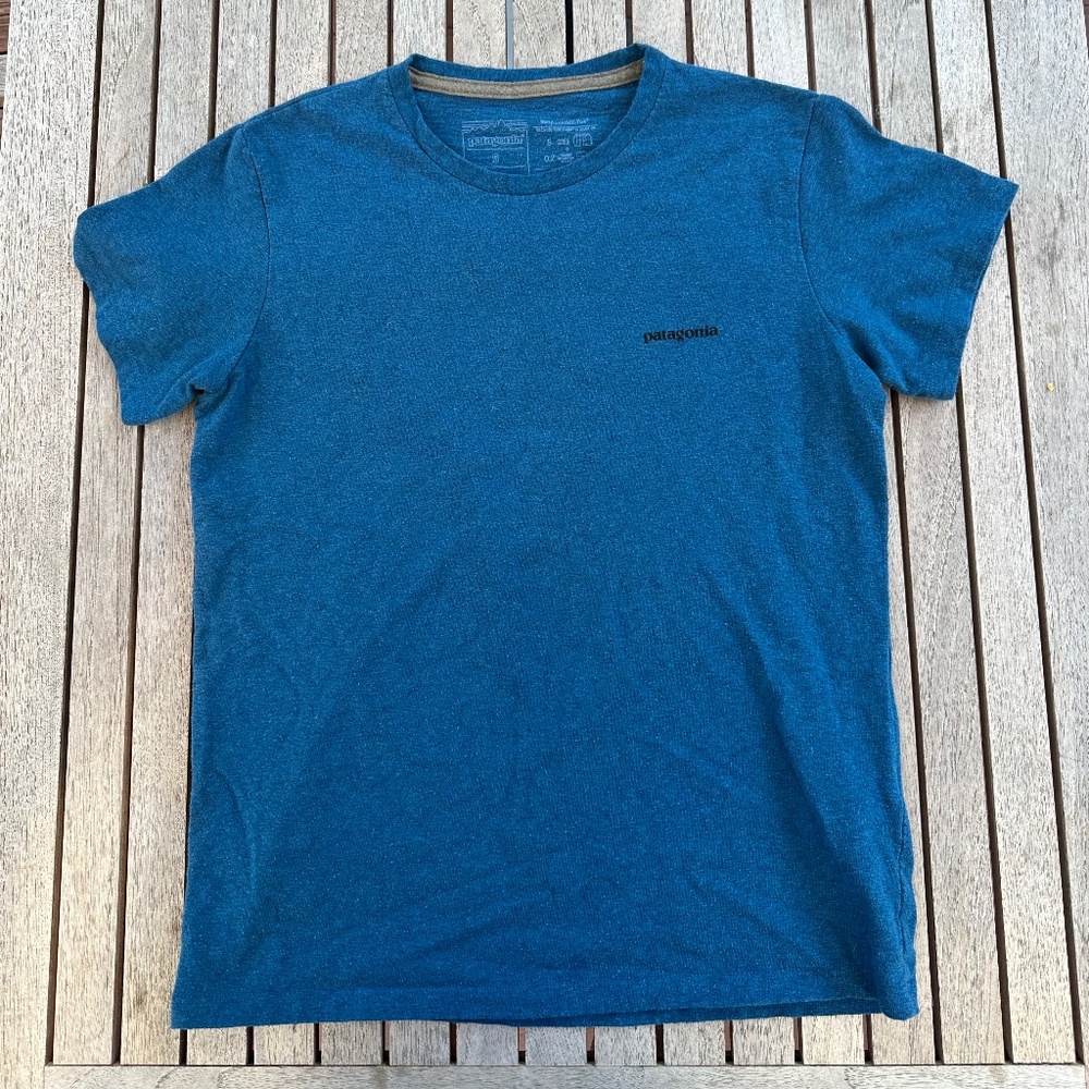 Patagonia Men's P-6 Logo Responsibili-Tee Size: S  Color: Wavy Blue
